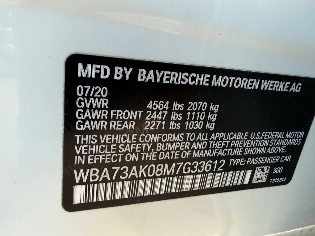 BMW 2 Series Vehicle Full-screen Gallery Image 36
