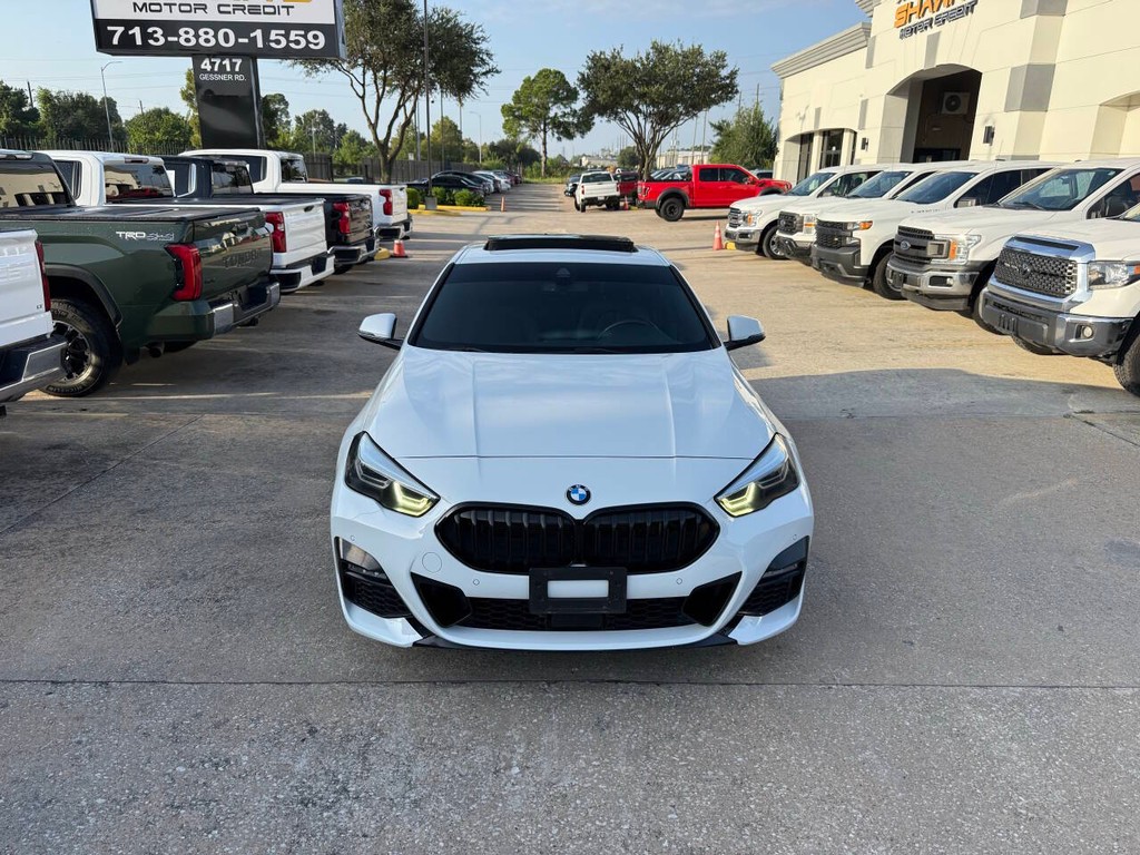BMW 2 Series Vehicle Full-screen Gallery Image 42