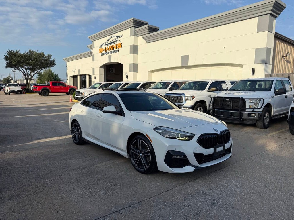 BMW 2 Series Vehicle Full-screen Gallery Image 44