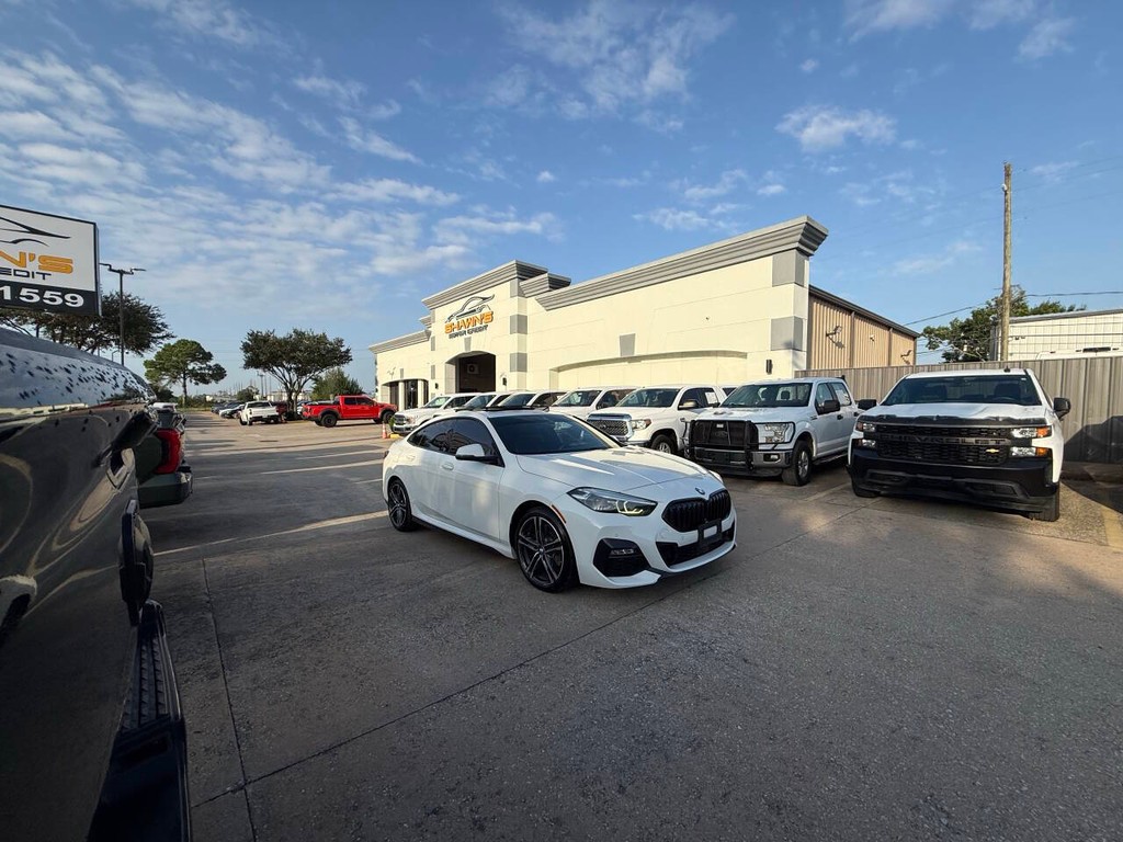 BMW 2 Series Vehicle Full-screen Gallery Image 46