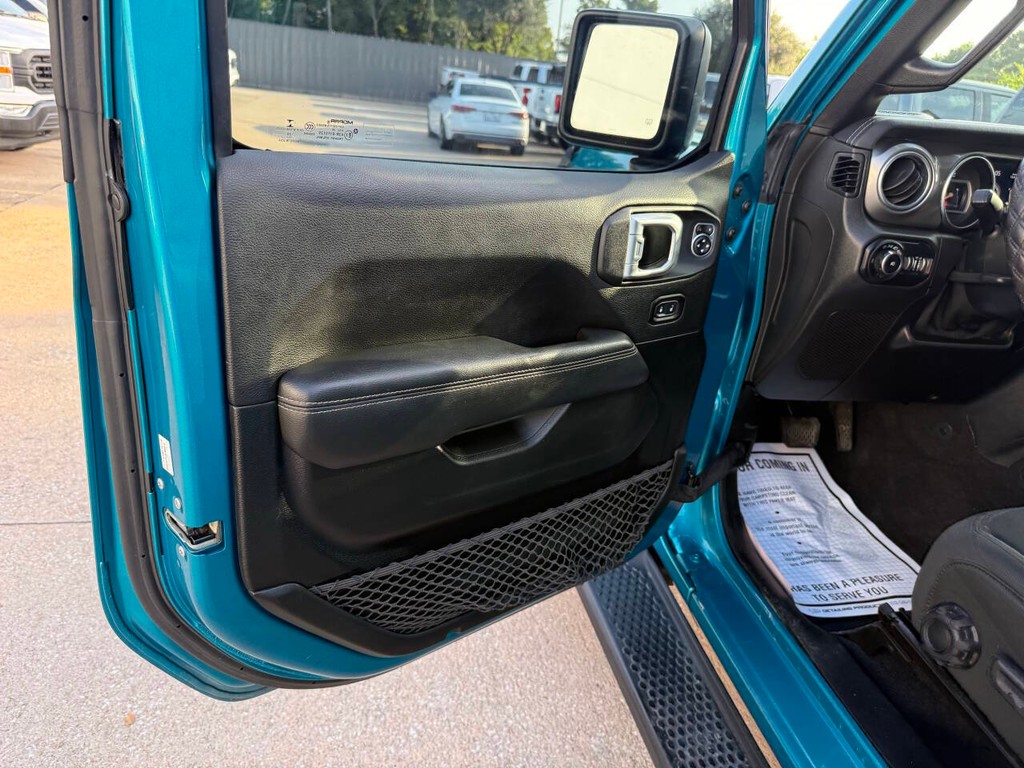 Jeep Wrangler Unlimited Vehicle Full-screen Gallery Image 08