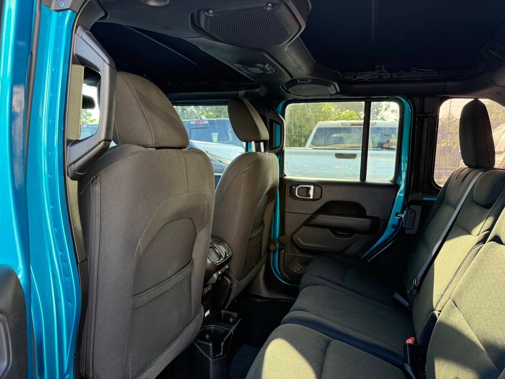 Jeep Wrangler Unlimited Vehicle Full-screen Gallery Image 12