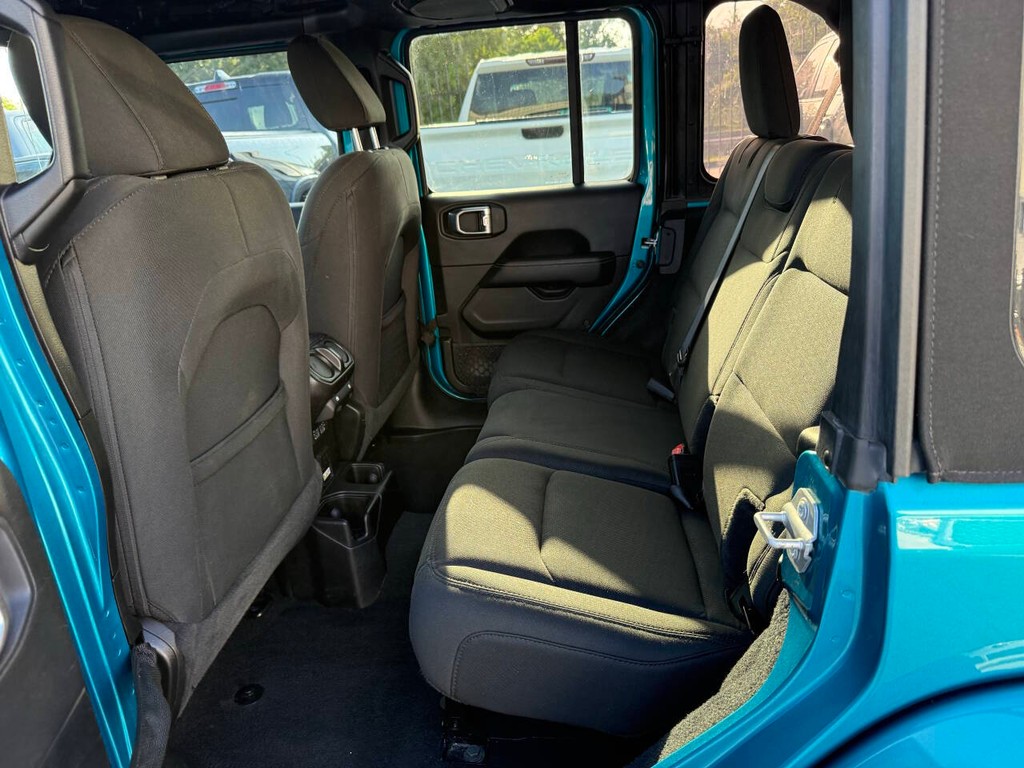 Jeep Wrangler Unlimited Vehicle Full-screen Gallery Image 13