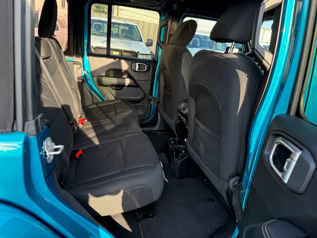 Jeep Wrangler Unlimited Vehicle Full-screen Gallery Image 15
