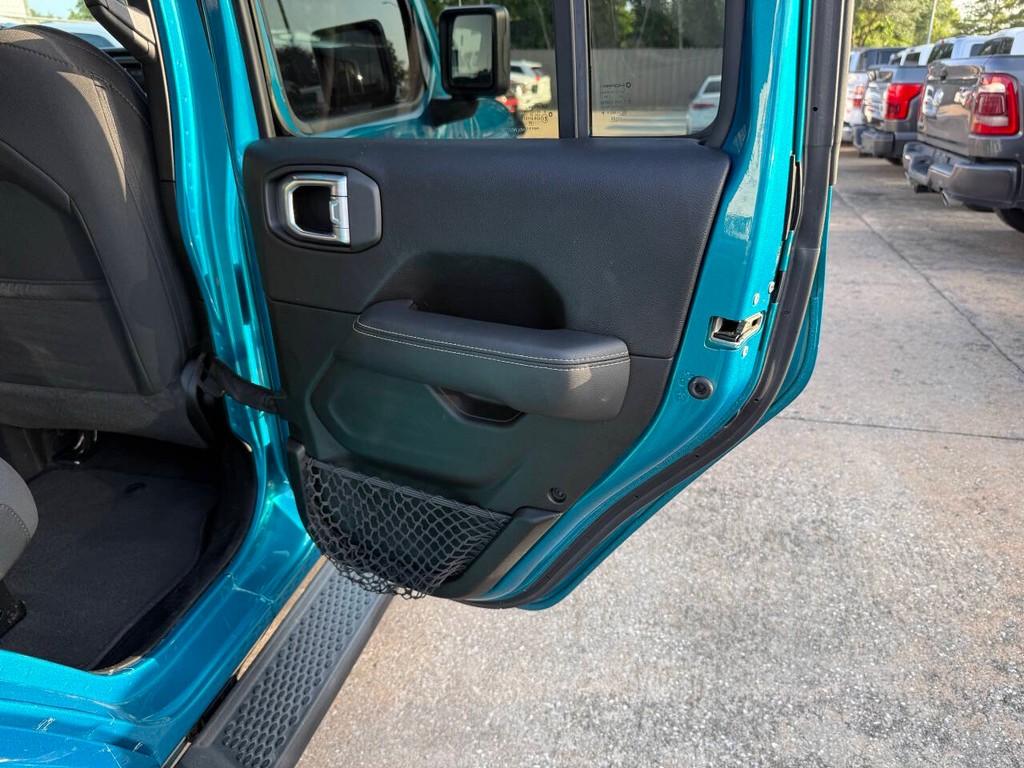 Jeep Wrangler Unlimited Vehicle Full-screen Gallery Image 16