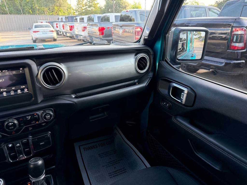 Jeep Wrangler Unlimited Vehicle Full-screen Gallery Image 20