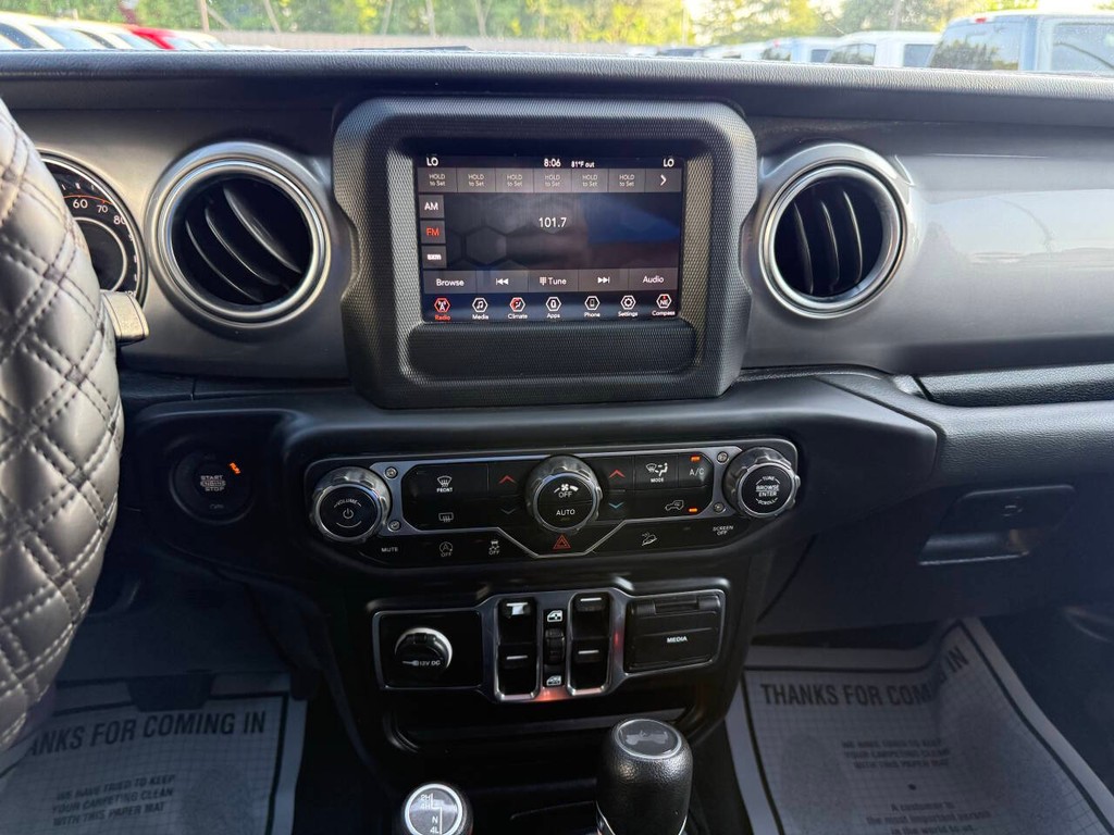 Jeep Wrangler Unlimited Vehicle Full-screen Gallery Image 24