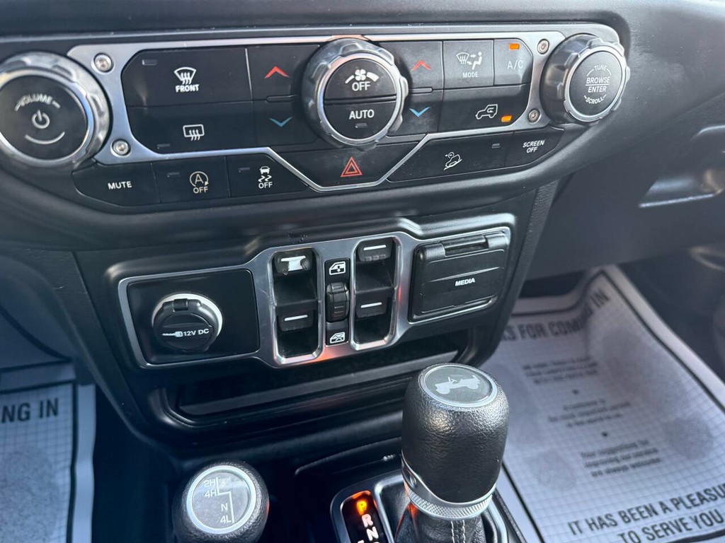 Jeep Wrangler Unlimited Vehicle Full-screen Gallery Image 28