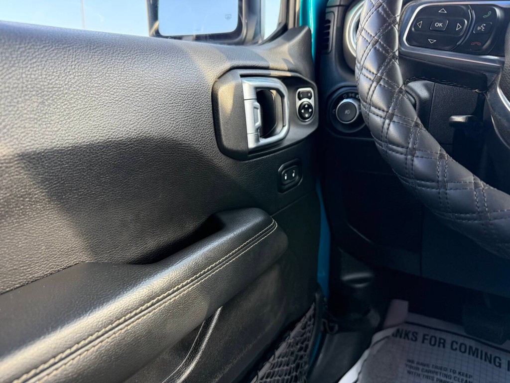 Jeep Wrangler Unlimited Vehicle Full-screen Gallery Image 30