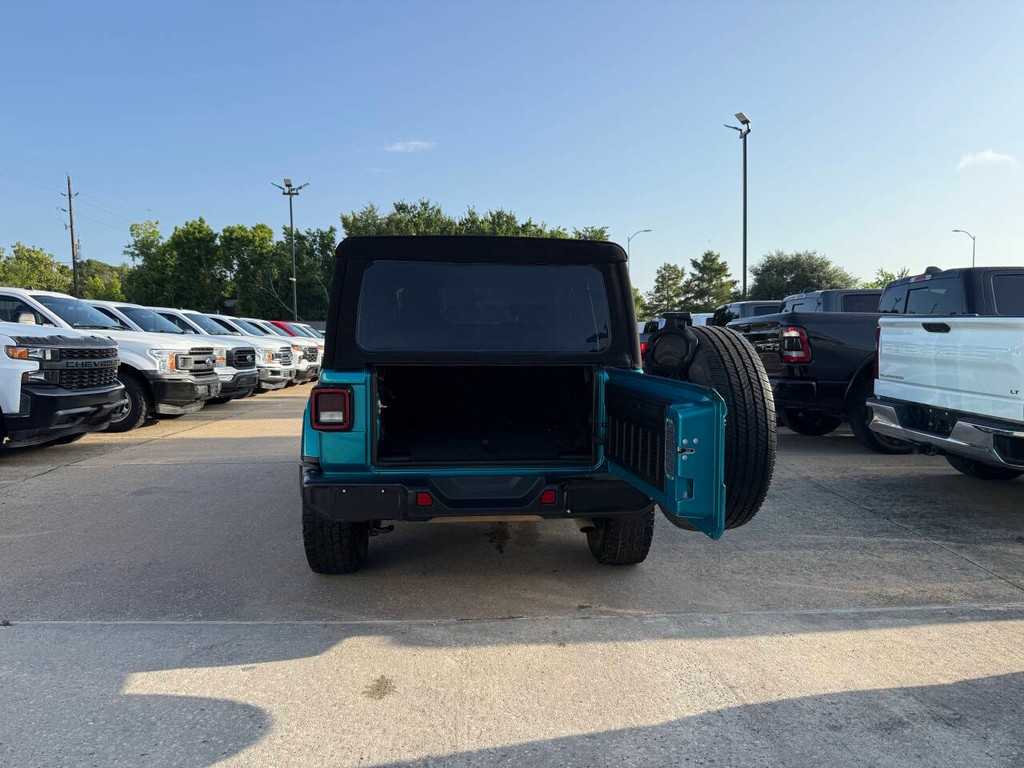 Jeep Wrangler Unlimited Vehicle Full-screen Gallery Image 36