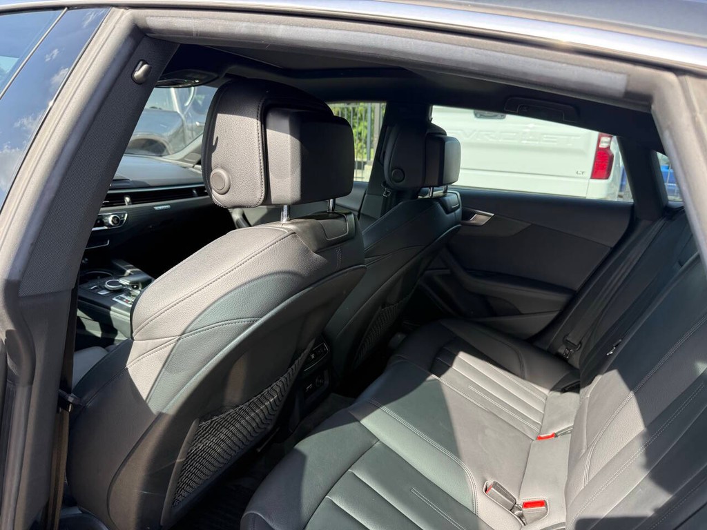 Audi A5 Sportback Vehicle Full-screen Gallery Image 12