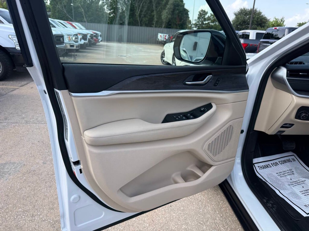 Jeep Grand Cherokee Vehicle Full-screen Gallery Image 08