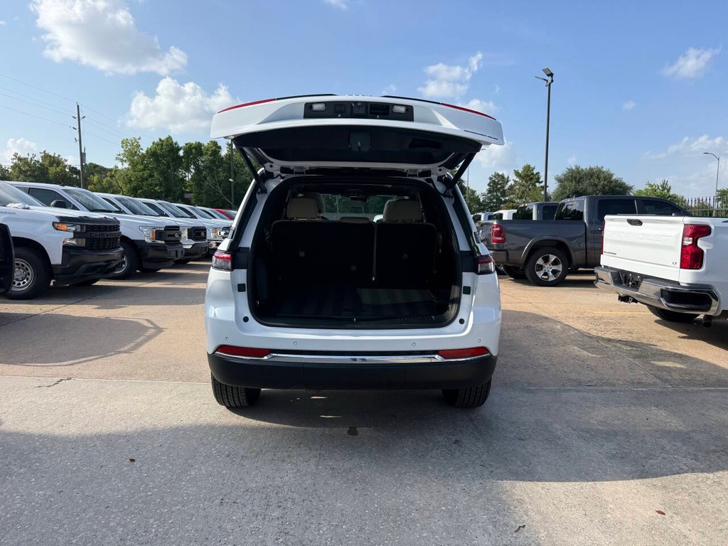 Jeep Grand Cherokee Vehicle Full-screen Gallery Image 36