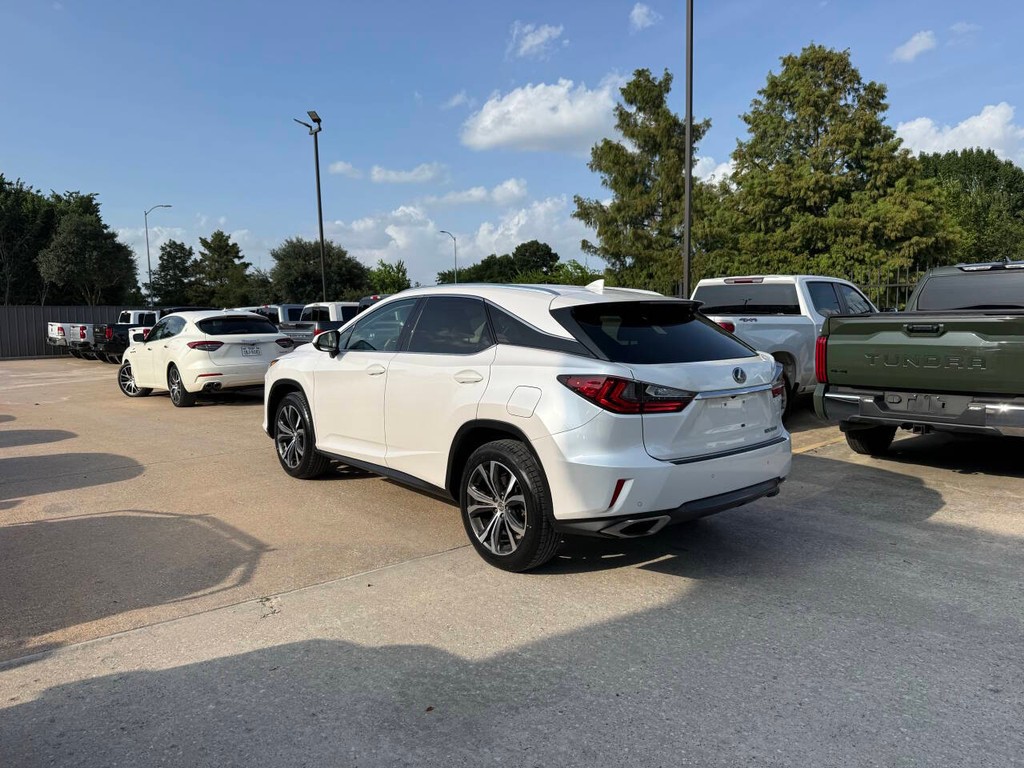 Lexus RX 350 Vehicle Full-screen Gallery Image 04
