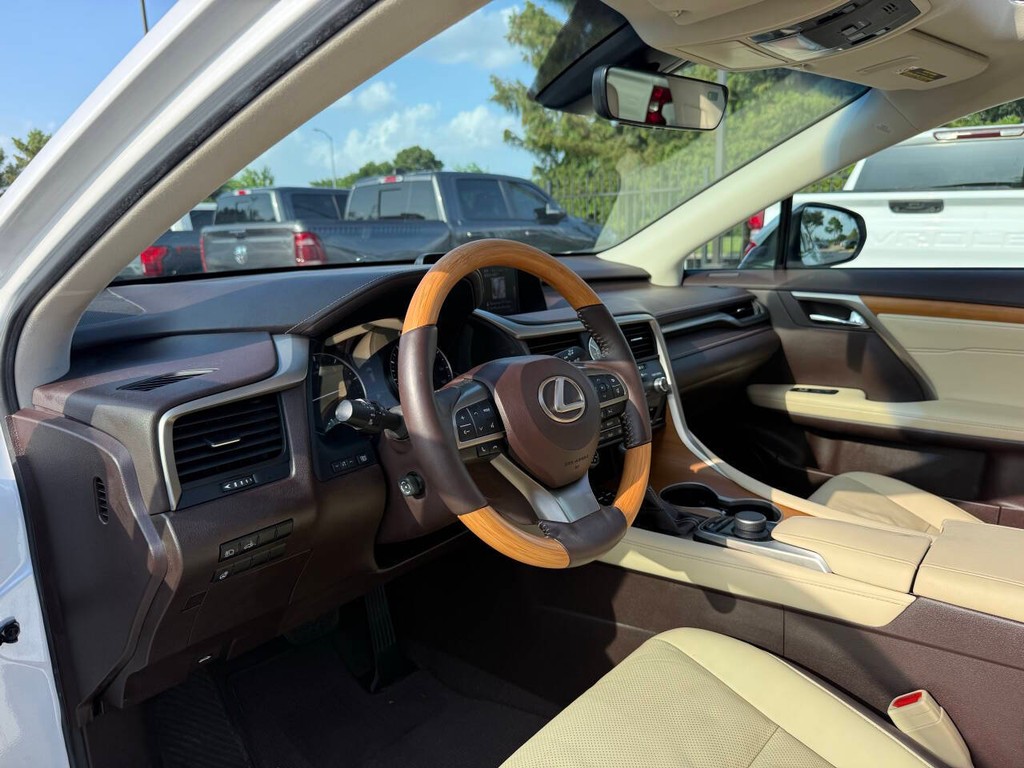 Lexus RX 350 Vehicle Full-screen Gallery Image 06