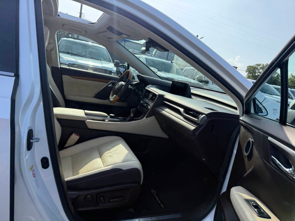 Lexus RX 350 Vehicle Full-screen Gallery Image 10