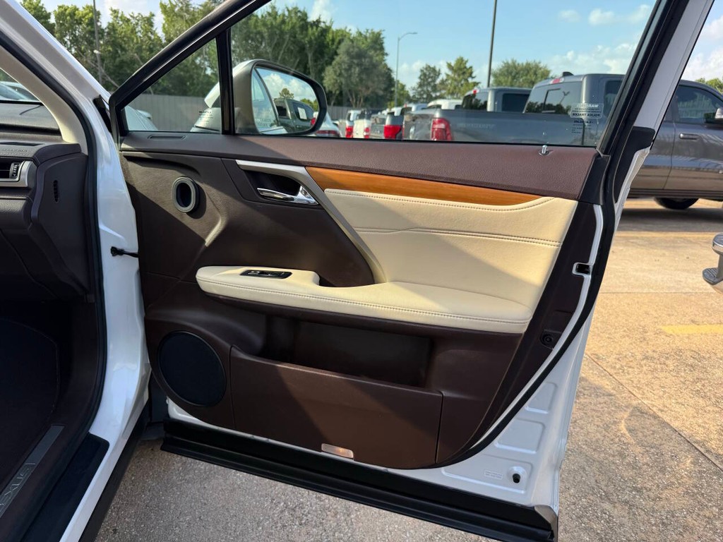 Lexus RX 350 Vehicle Full-screen Gallery Image 11