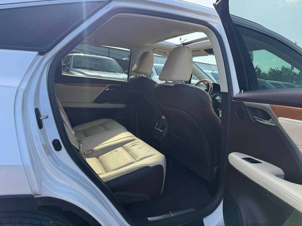 Lexus RX 350 Vehicle Full-screen Gallery Image 12