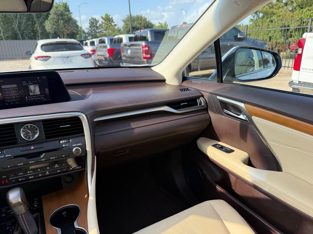 Lexus RX 350 Vehicle Full-screen Gallery Image 17