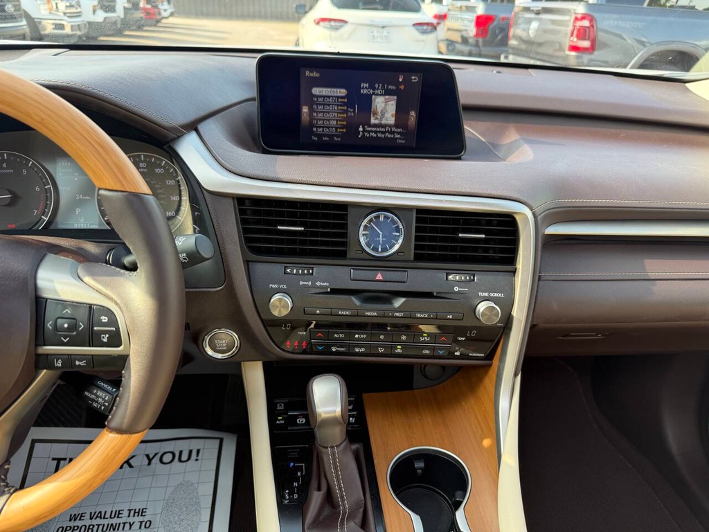 Lexus RX 350 Vehicle Full-screen Gallery Image 21