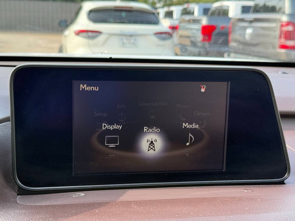 Lexus RX 350 Vehicle Full-screen Gallery Image 22