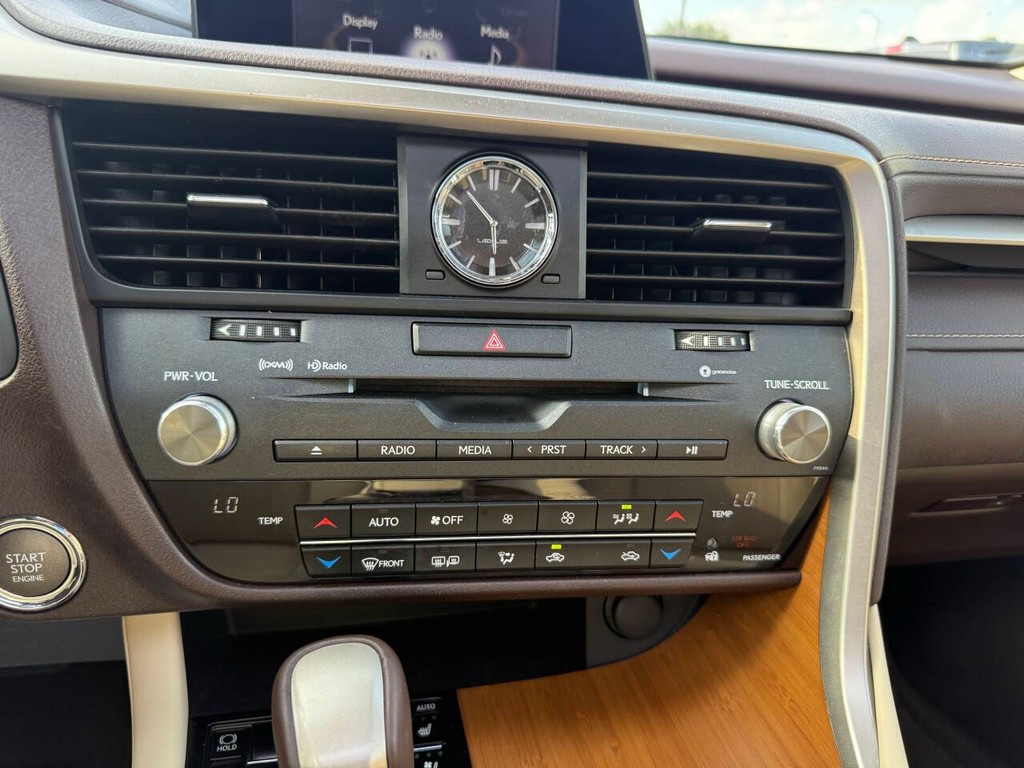 Lexus RX 350 Vehicle Full-screen Gallery Image 24