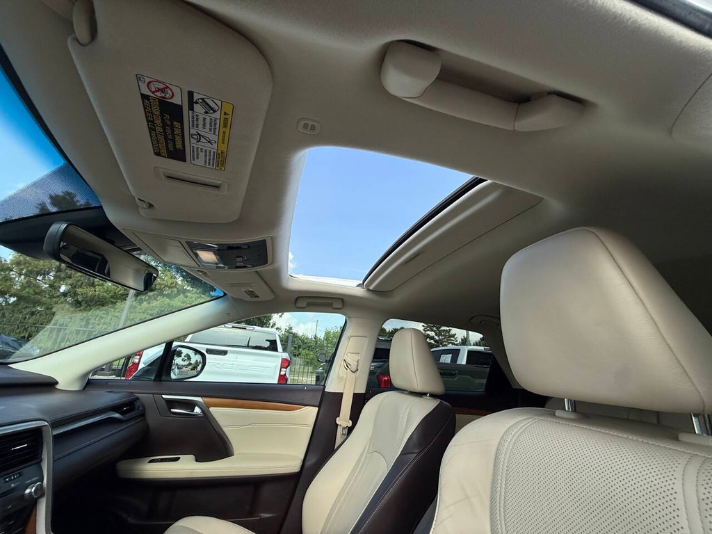 Lexus RX 350 Vehicle Full-screen Gallery Image 27