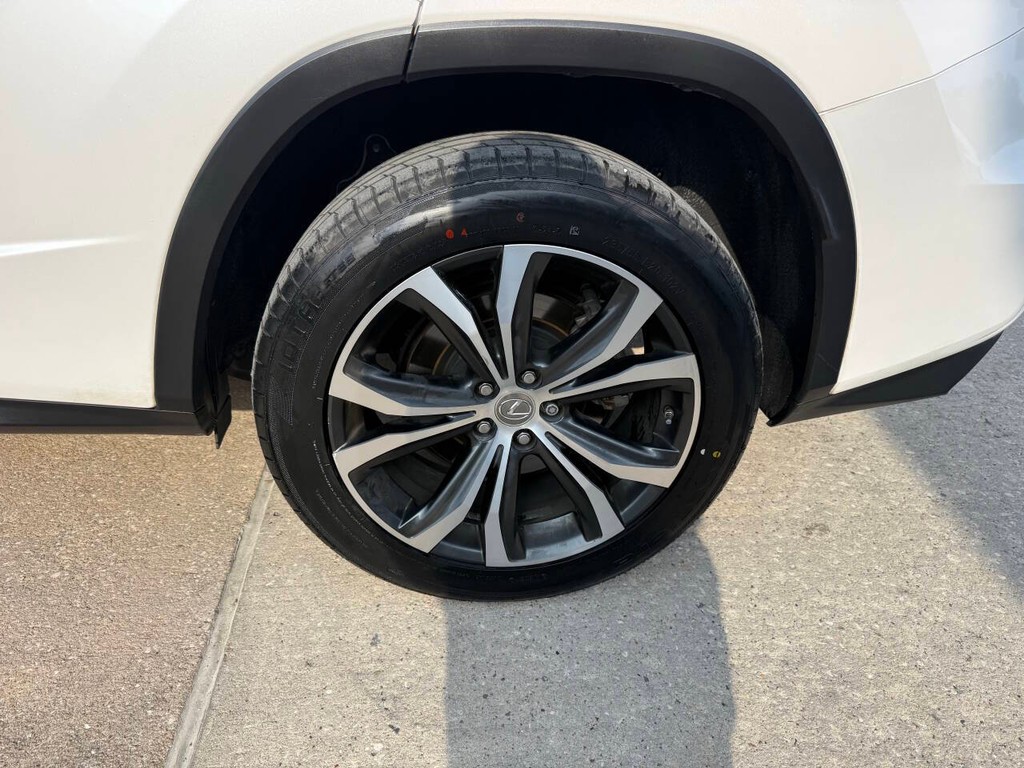 Lexus RX 350 Vehicle Full-screen Gallery Image 33