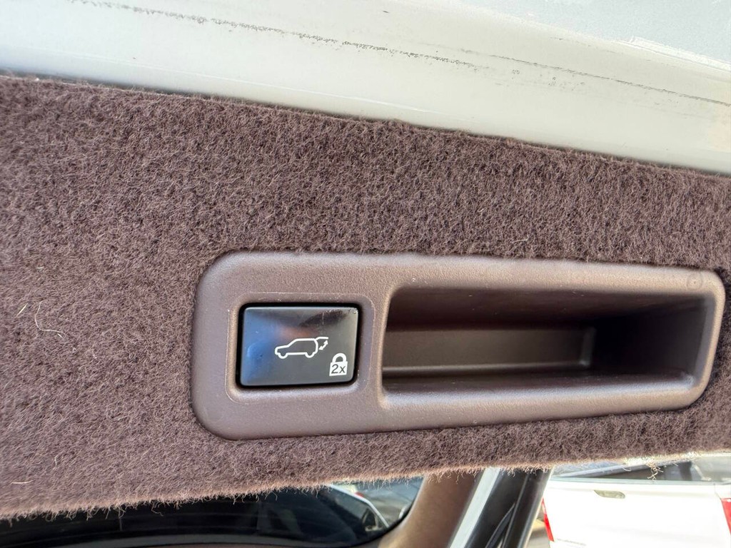 Lexus RX 350 Vehicle Full-screen Gallery Image 35