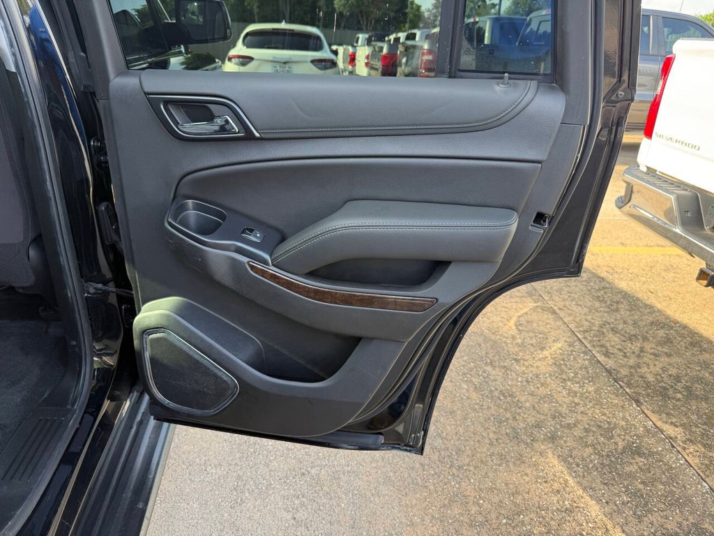 Chevrolet Tahoe Vehicle Full-screen Gallery Image 16