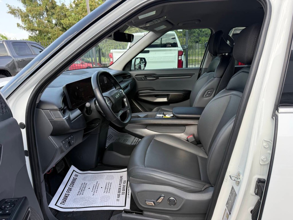 Kia EV9 Vehicle Full-screen Gallery Image 07