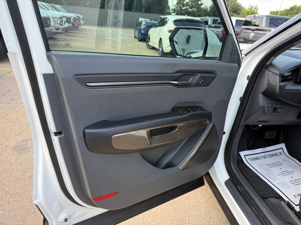 Kia EV9 Vehicle Full-screen Gallery Image 08