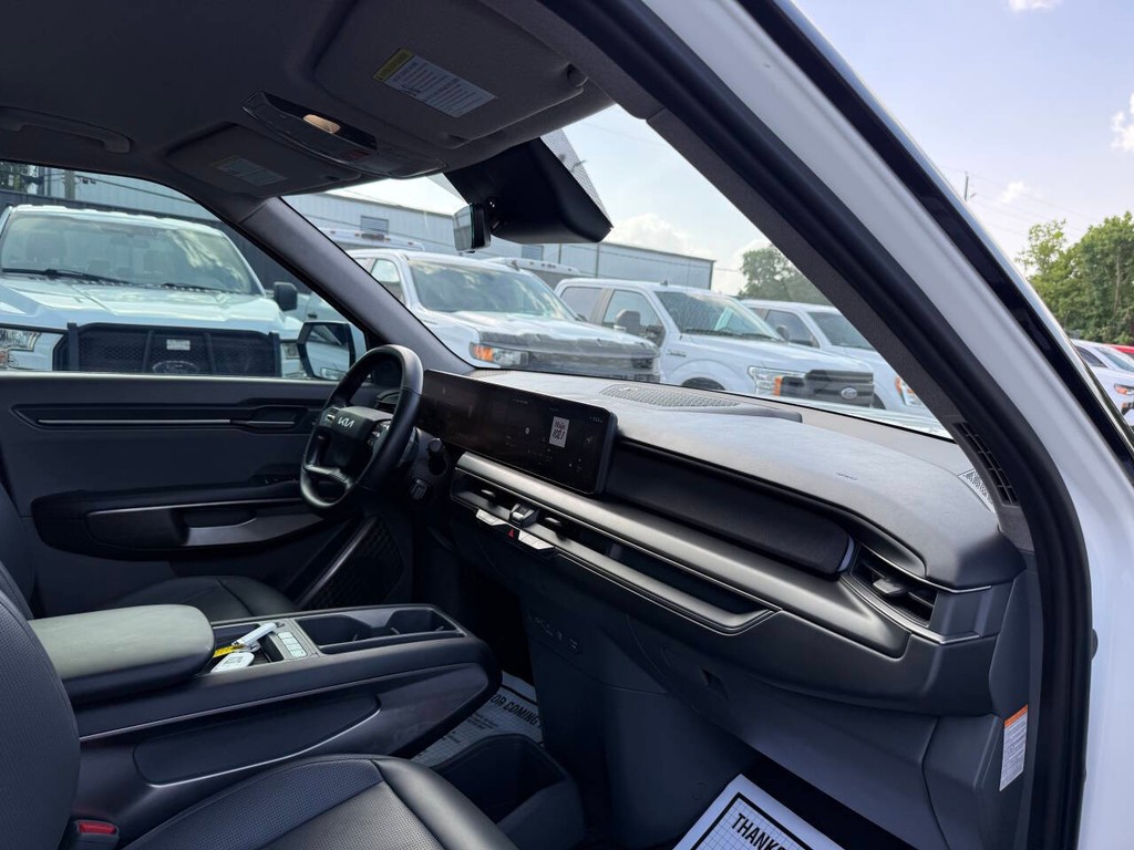 Kia EV9 Vehicle Full-screen Gallery Image 09