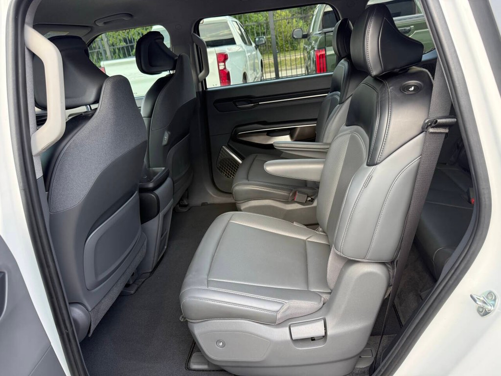 Kia EV9 Vehicle Full-screen Gallery Image 13
