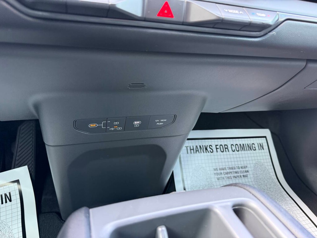 Kia EV9 Vehicle Full-screen Gallery Image 32