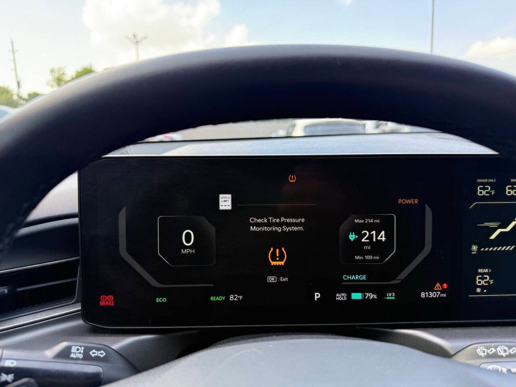 Kia EV9 Vehicle Full-screen Gallery Image 35
