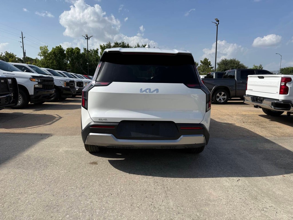 Kia EV9 Vehicle Full-screen Gallery Image 42