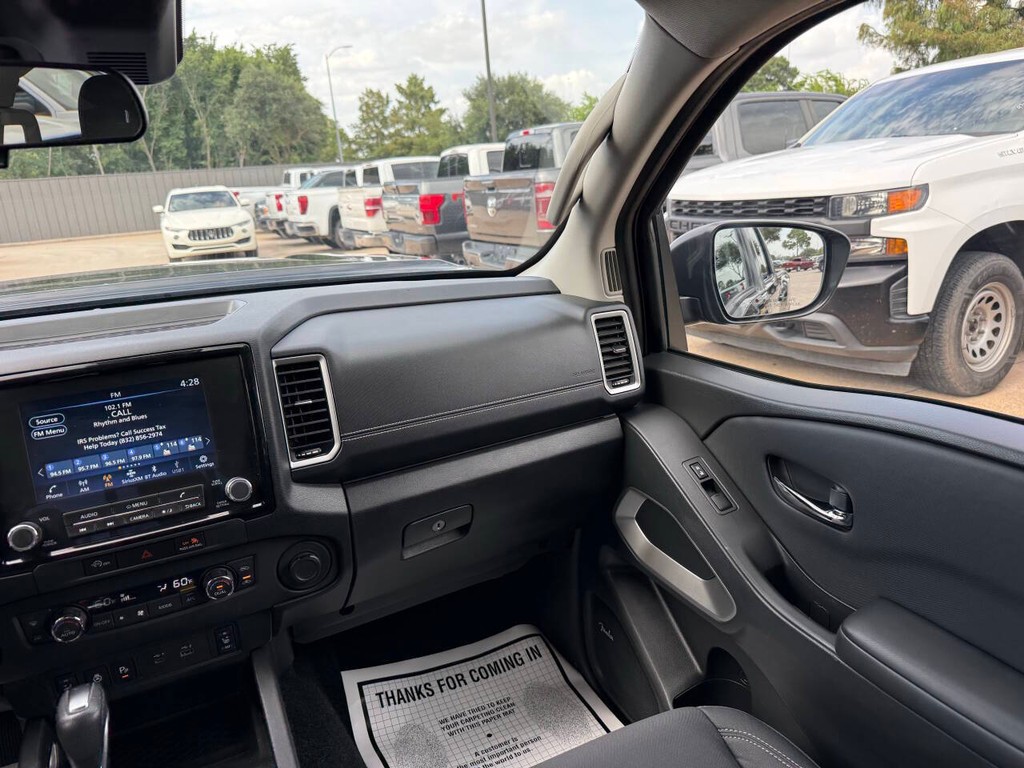 Nissan Frontier Vehicle Full-screen Gallery Image 20