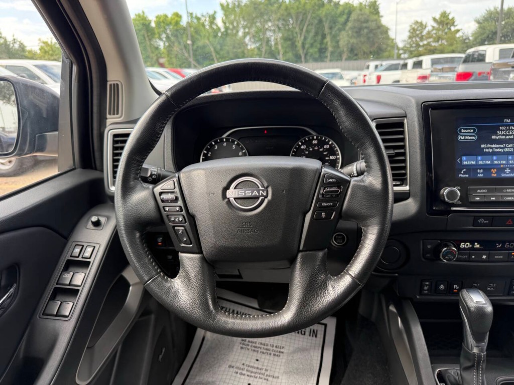 Nissan Frontier Vehicle Full-screen Gallery Image 22