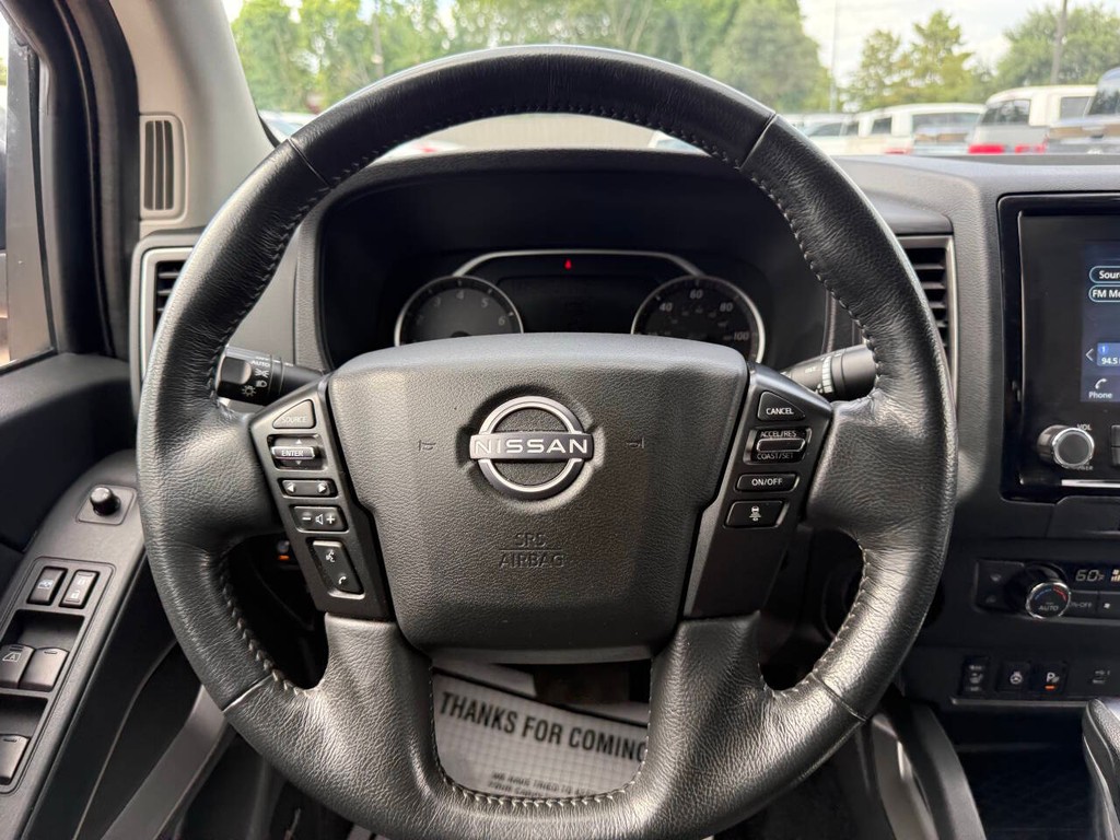 Nissan Frontier Vehicle Full-screen Gallery Image 23