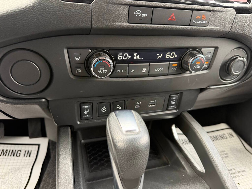 Nissan Frontier Vehicle Full-screen Gallery Image 28