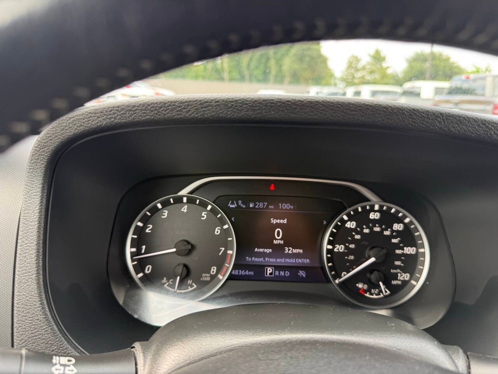 Nissan Frontier Vehicle Full-screen Gallery Image 30