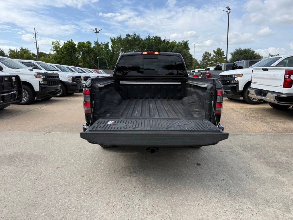 Nissan Frontier Vehicle Full-screen Gallery Image 36