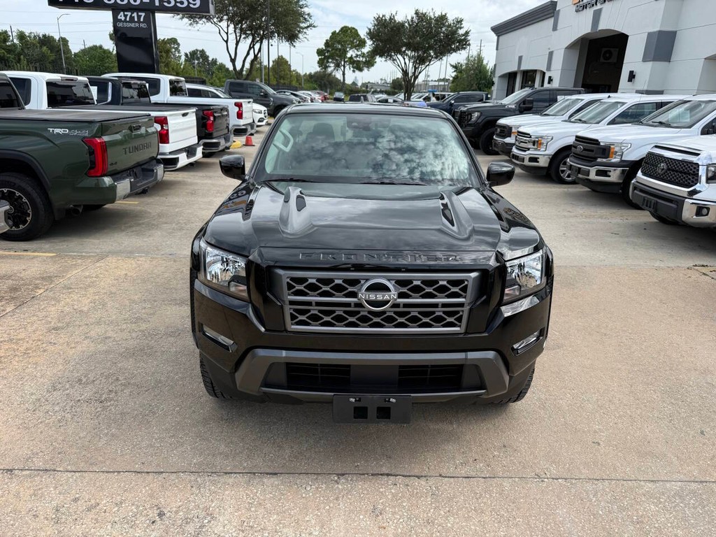 Nissan Frontier Vehicle Full-screen Gallery Image 38