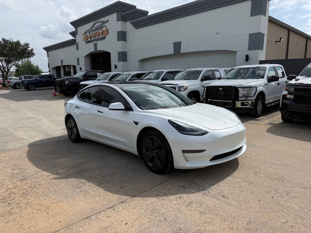 Tesla Model 3 Vehicle Full-screen Gallery Image 02