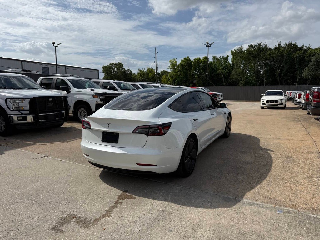 Tesla Model 3 Vehicle Full-screen Gallery Image 05