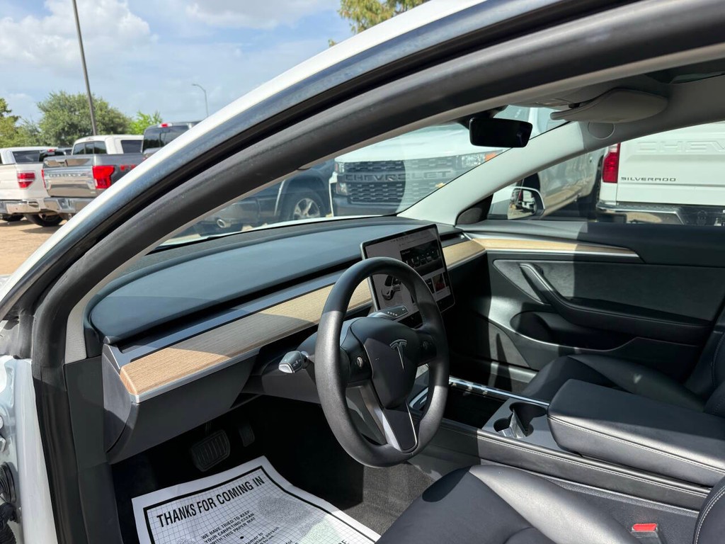 Tesla Model 3 Vehicle Full-screen Gallery Image 06