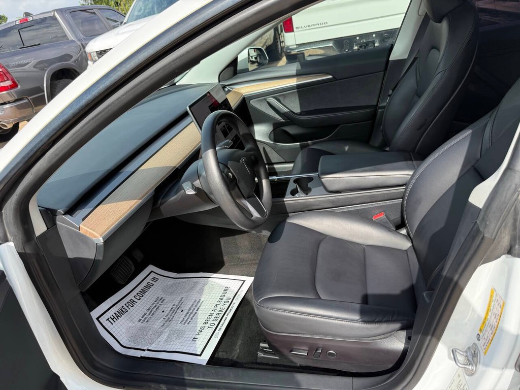 Tesla Model 3 Vehicle Full-screen Gallery Image 07