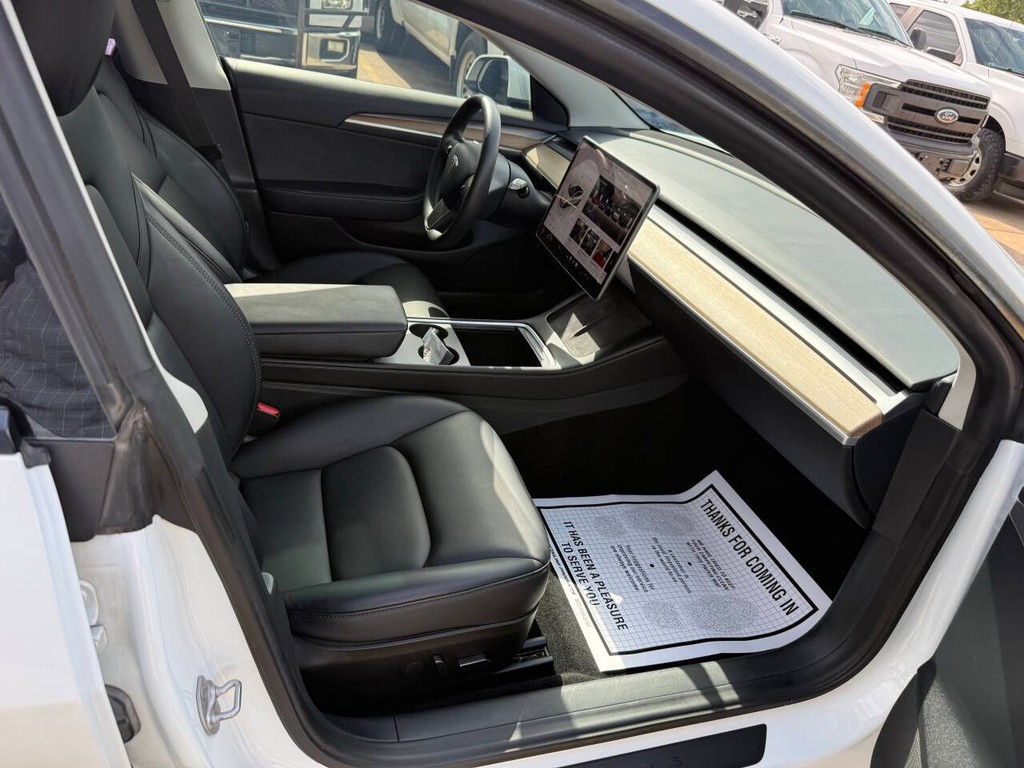 Tesla Model 3 Vehicle Full-screen Gallery Image 10