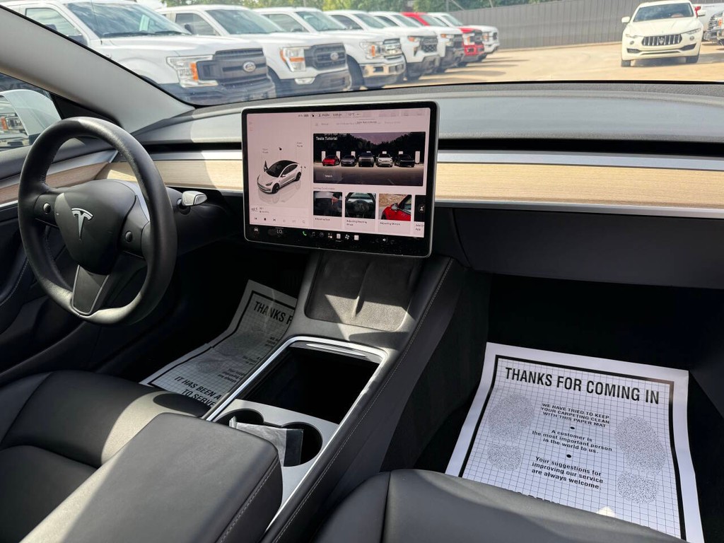 Tesla Model 3 Vehicle Full-screen Gallery Image 17